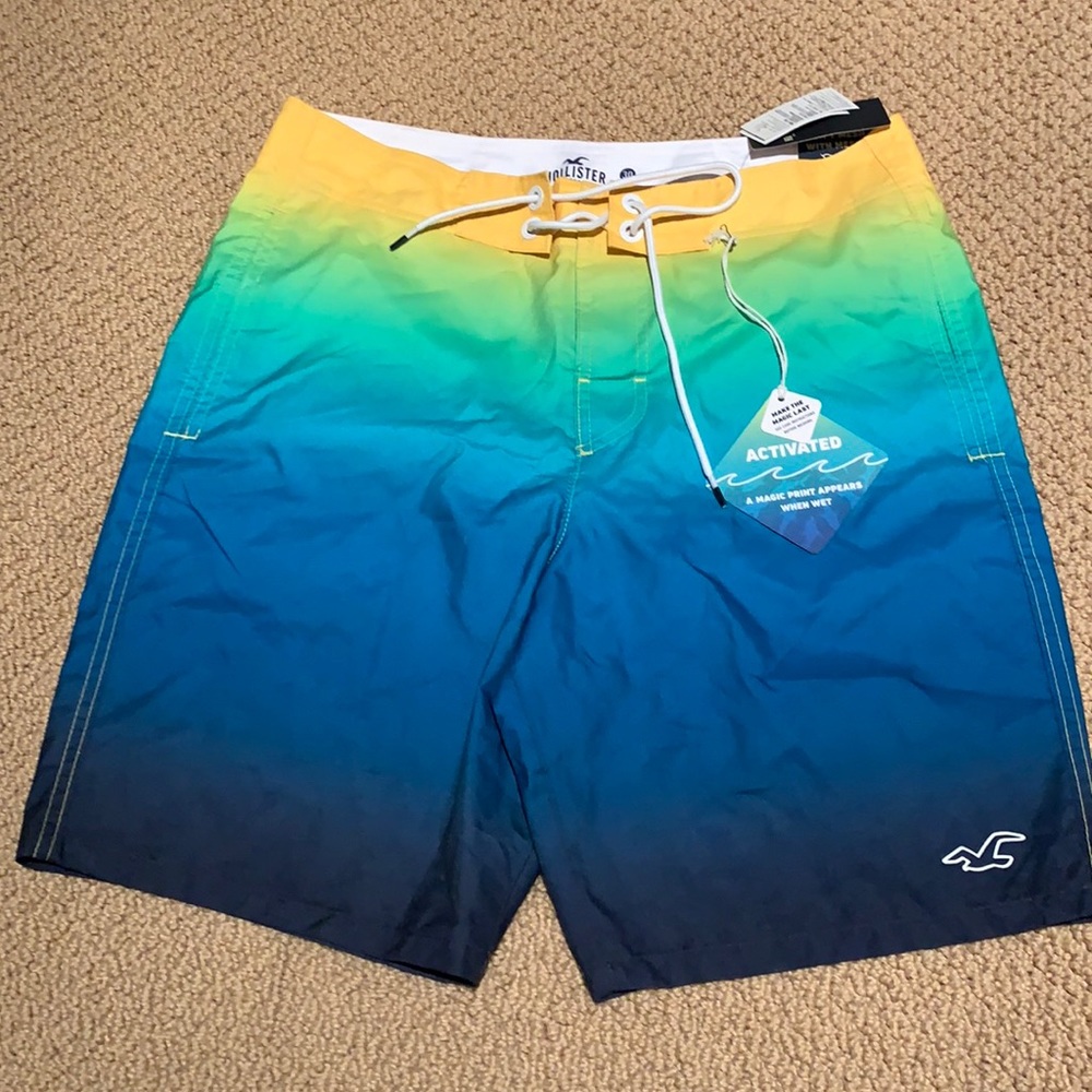 NWT! Hollister multi-color classic fit board short/bathing suit sz 30w Inseam 8”